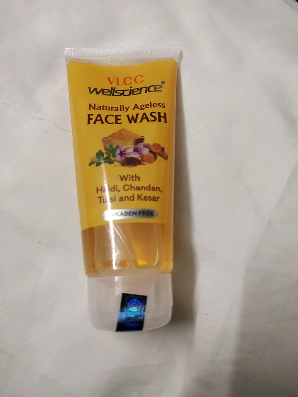 Naturally Ageless Face wash – VLCC WellScience