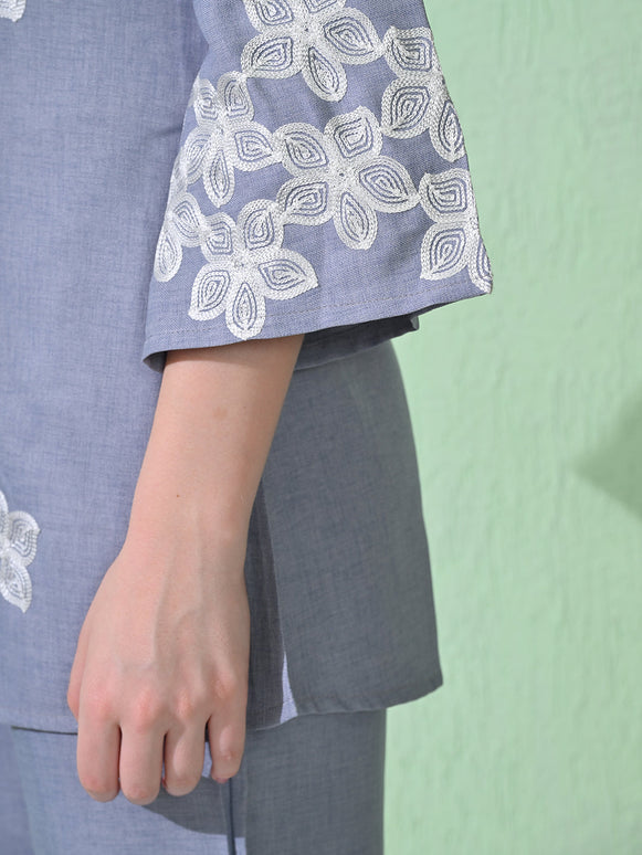 Myshka Women's Floral Embroidered SkyBlue Tunic with Trouser