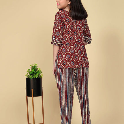 Divine Drape Girls Poly Cotton Maroon Printed Straight Kids Kurta Pant Set