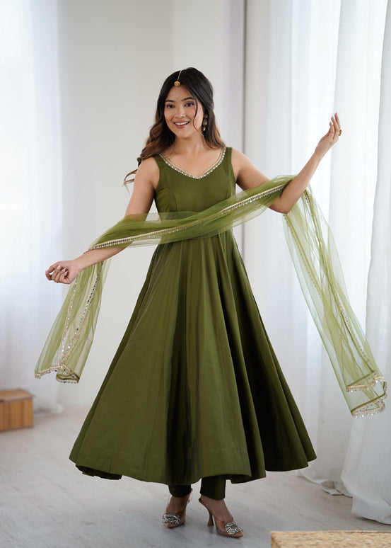 Lorenvalley Fashion Green Pure Romansilk Chanderi Fabric Yoke Fancy Lace Work Anarkali Kurta Pant With Dupatta Set