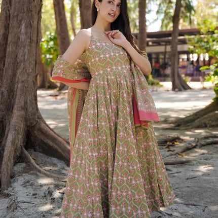 Sonakshi Women's Green Maslin Digital Print Full Round Flair Anarkali Gown Set With Dupatta