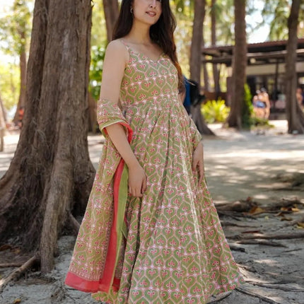 Sonakshi Women's Green Maslin Digital Print Full Round Flair Anarkali Gown Set With Dupatta