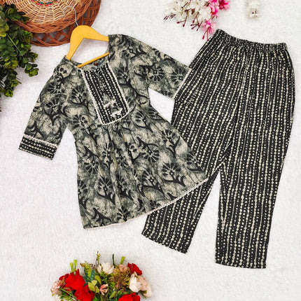 Divine Drape Girls Poly Cotton Black Printed Straight Kids Kurta Pant Set