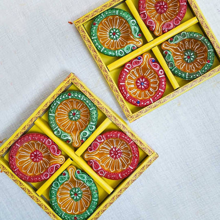 Tied Ribbons Set of 8 Maroon & Green Terracotta Diyas