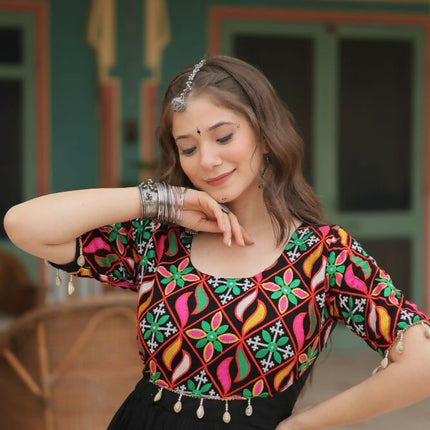 Aastha Fashion Black 14 kg Reyon Kutchi Gamthi Kodi Work Party Wear Designer Gown