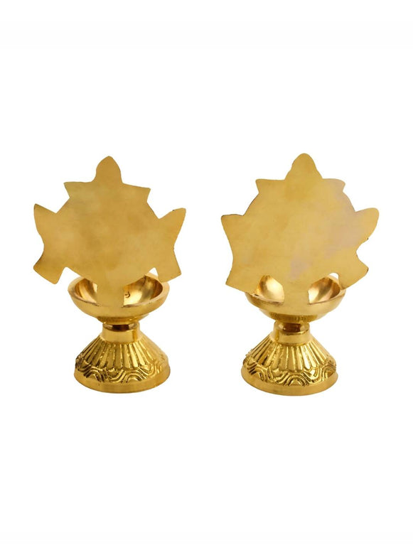 Spillbox 2 Pieces Brass Shangu Chakra Vilakku