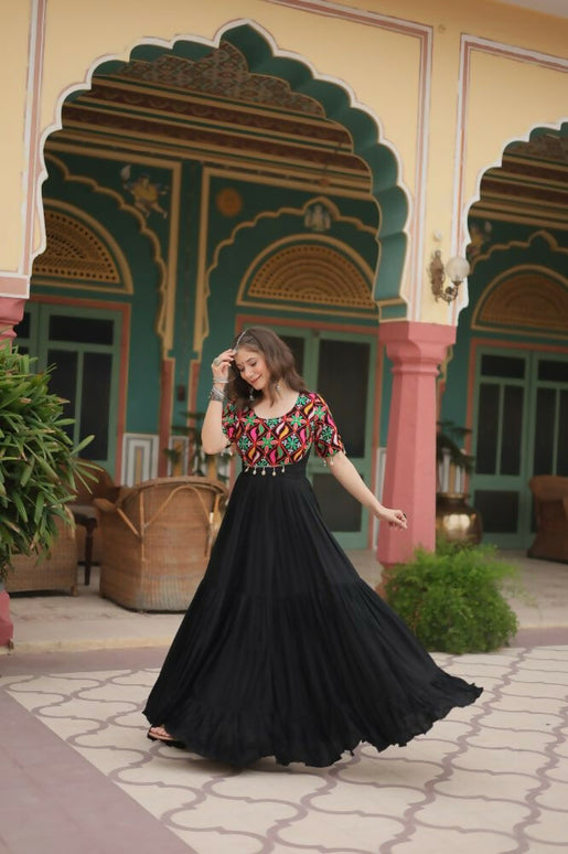 Aastha Fashion Black 14 kg Reyon Kutchi Gamthi Kodi Work Party Wear Designer Gown
